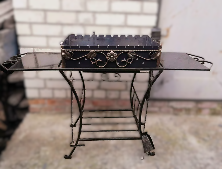 Мангал з бічними столиками/підставкою для казана з совком і кочергою на 10 шампурів (7068) - фото 8