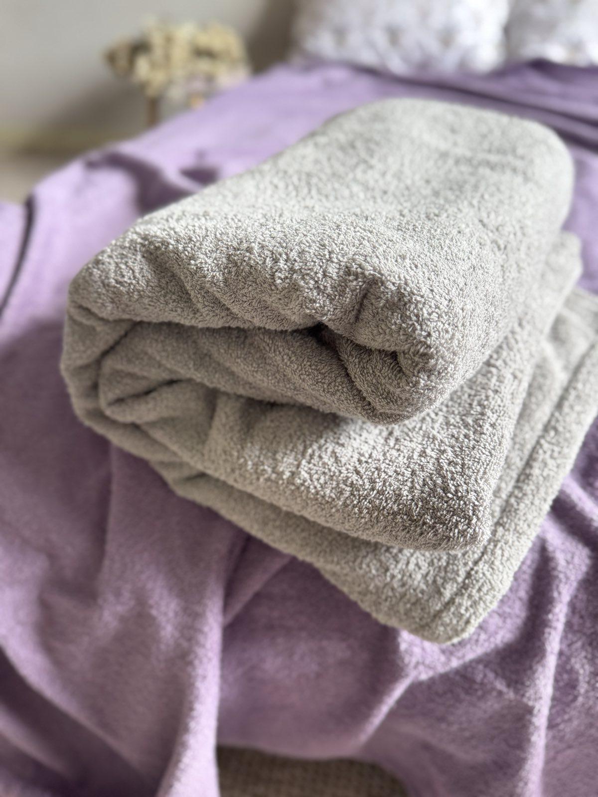 Простинь-покривало махрове ZEINTEX MADEIRA бавовняне 150х220 см Світло-сірий (26971000) - фото 2 Простинь-покривало махрове ZEINTEX MADEIRA бавовняне 150х220 см Світло-сірий (26971000) - фото 2