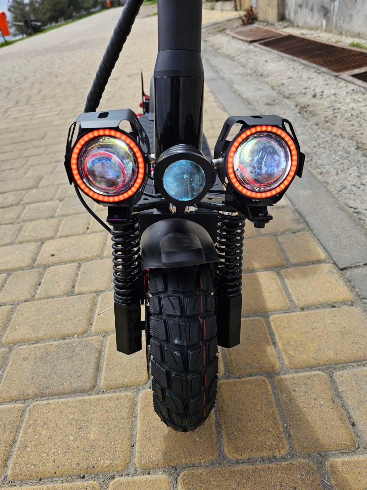 Электросамокат с сиденьем KugooKirin M4 PRO Plus 1000 W/18 Ah 2025 +3 фары - фото 5 Электросамокат с сиденьем KugooKirin M4 PRO Plus 1000 W/18 Ah 2025 +3 фары - фото 5