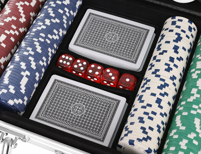 Ігровий набір для покера Iso Trade Texas Poker Польща 300 фішок та кейс (26992213) - фото 5 Ігровий набір для покера Iso Trade Texas Poker Польща 300 фішок та кейс (26992213) - фото 5