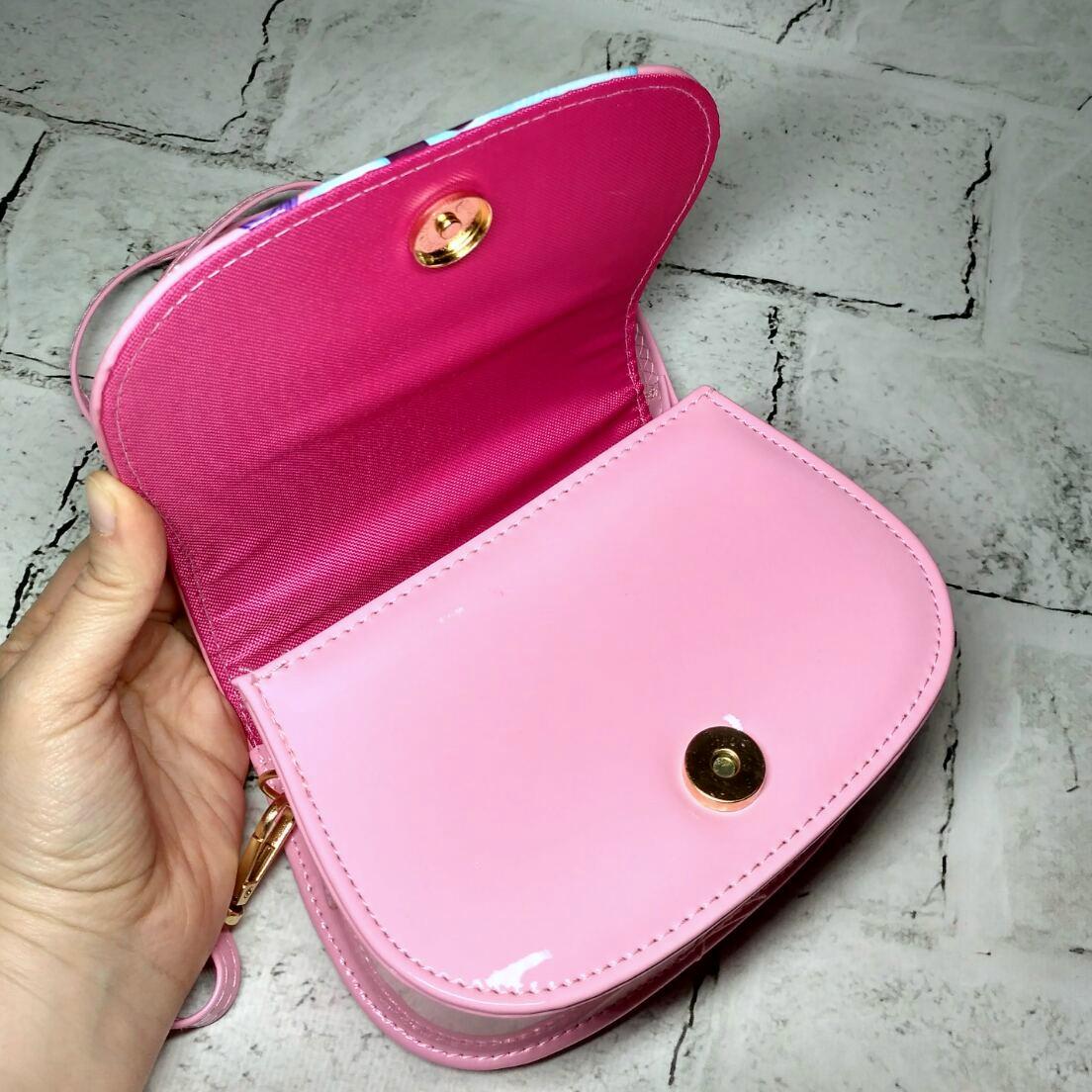 Сумочка дитяча для дівчинки лакова з ремінцем Котик 16,5х12х7 см Рожевий (9122-1) - фото 2 Сумочка дитяча для дівчинки лакова з ремінцем Котик 16,5х12х7 см Рожевий (9122-1) - фото 2