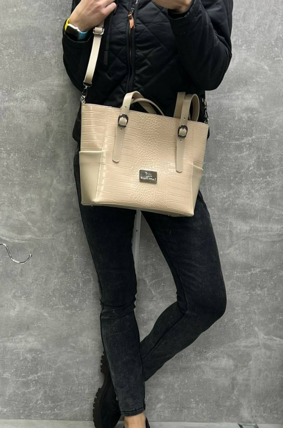 Сумка жіноча через плече з екошкіри велика якісна з принтом для документів Бежевий - фото 9 Сумка жіноча через плече з екошкіри велика якісна з принтом для документів Бежевий - фото 9