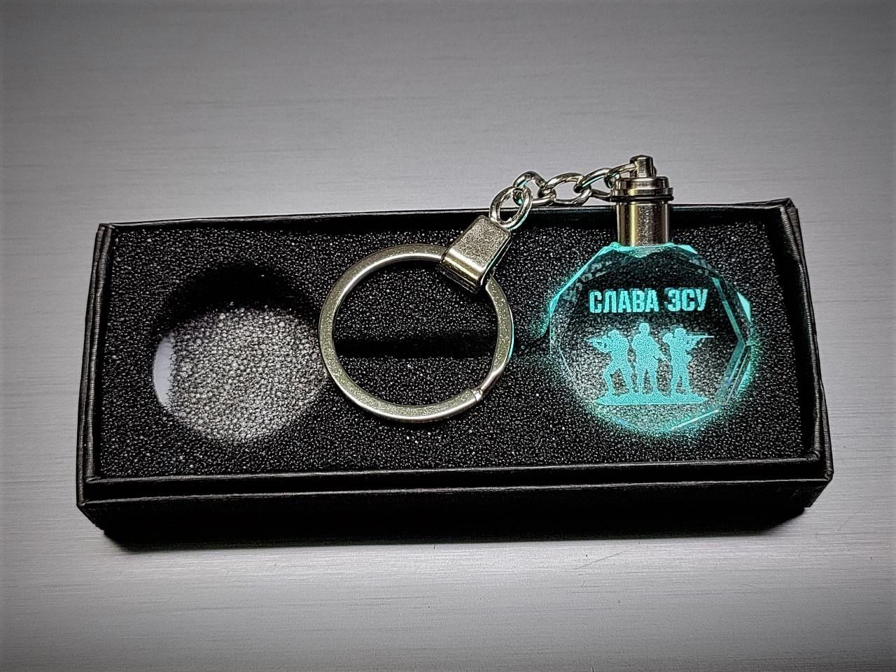 Брелок Кристалл диодный "Слава ЗСУ" на батарейках 7 цветов (1793532112)