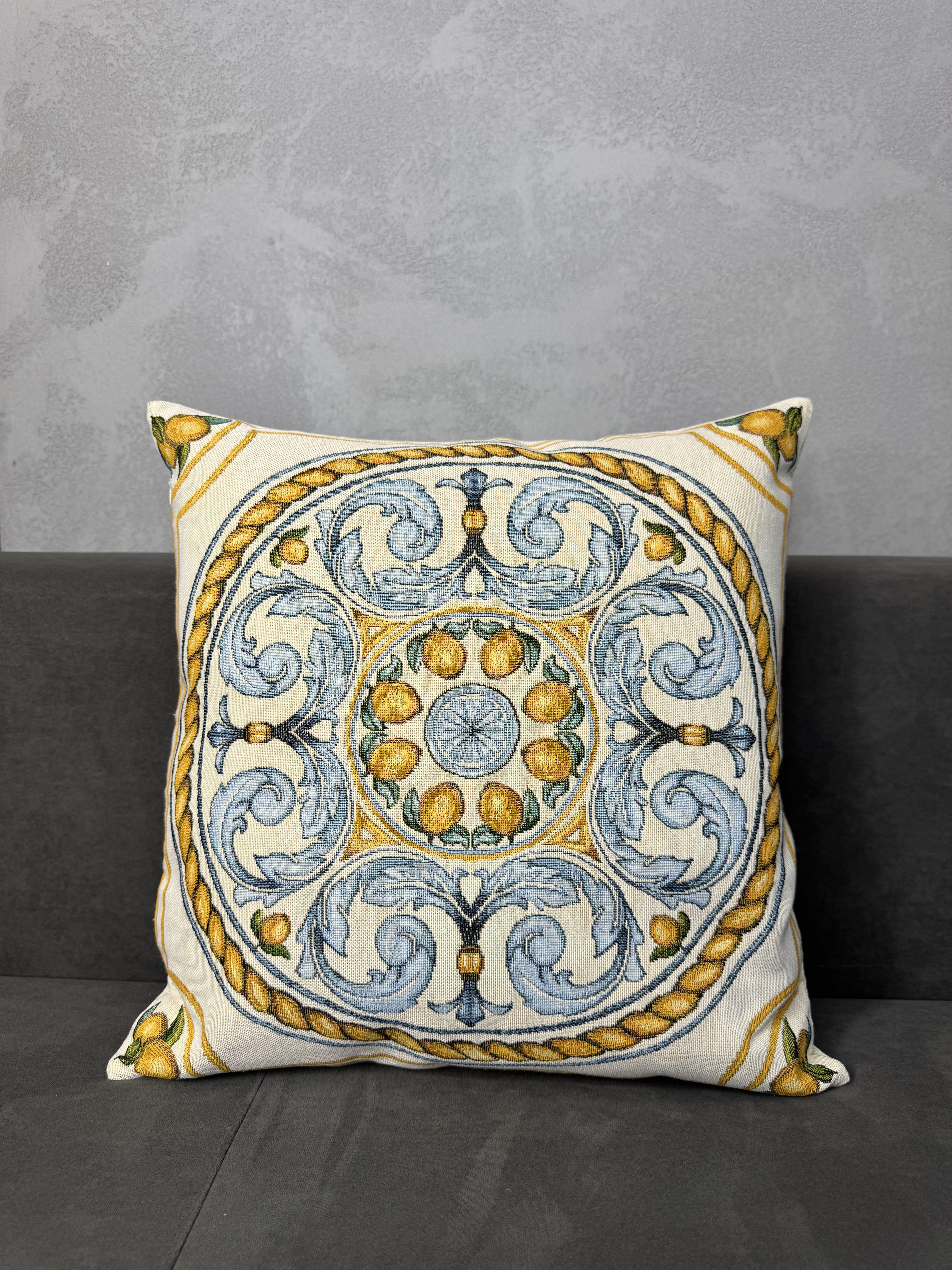 Наволочка гобеленовая Monogram односторонняя 45х45 см (Lemon/34426-PC1)