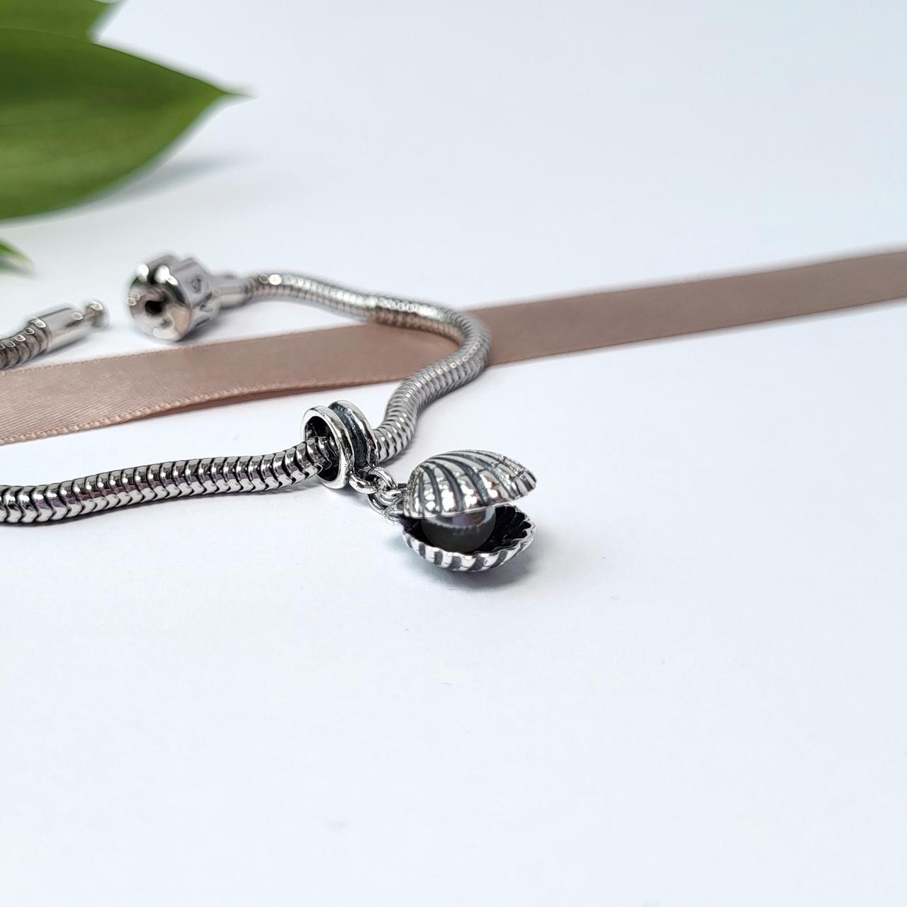 Шарм з підвіскою Мушля з перлами срібло 925 проби 2,30 г (988ч)