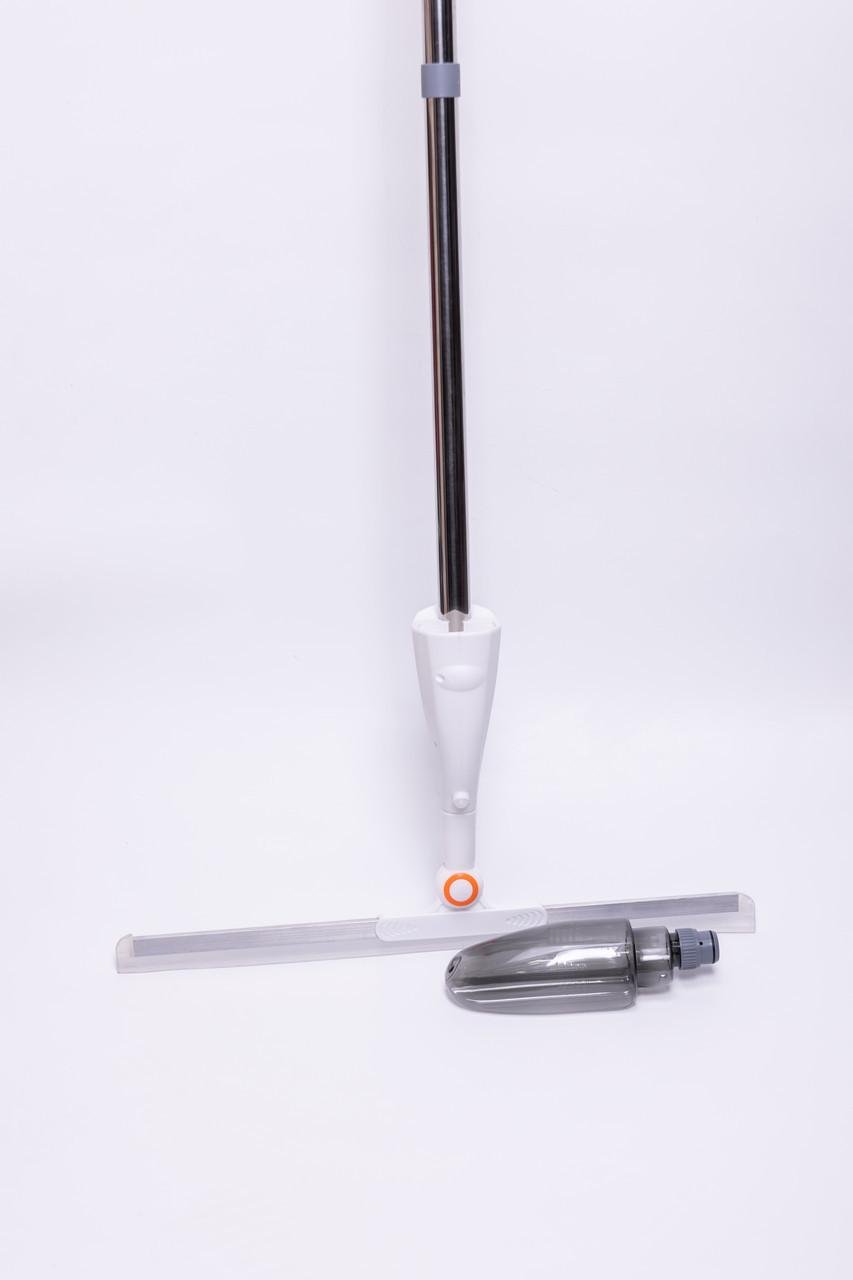 Швабра-скребок с распылителем и длинной металлической ручкой для мытья твердых поверхностей - фото 7