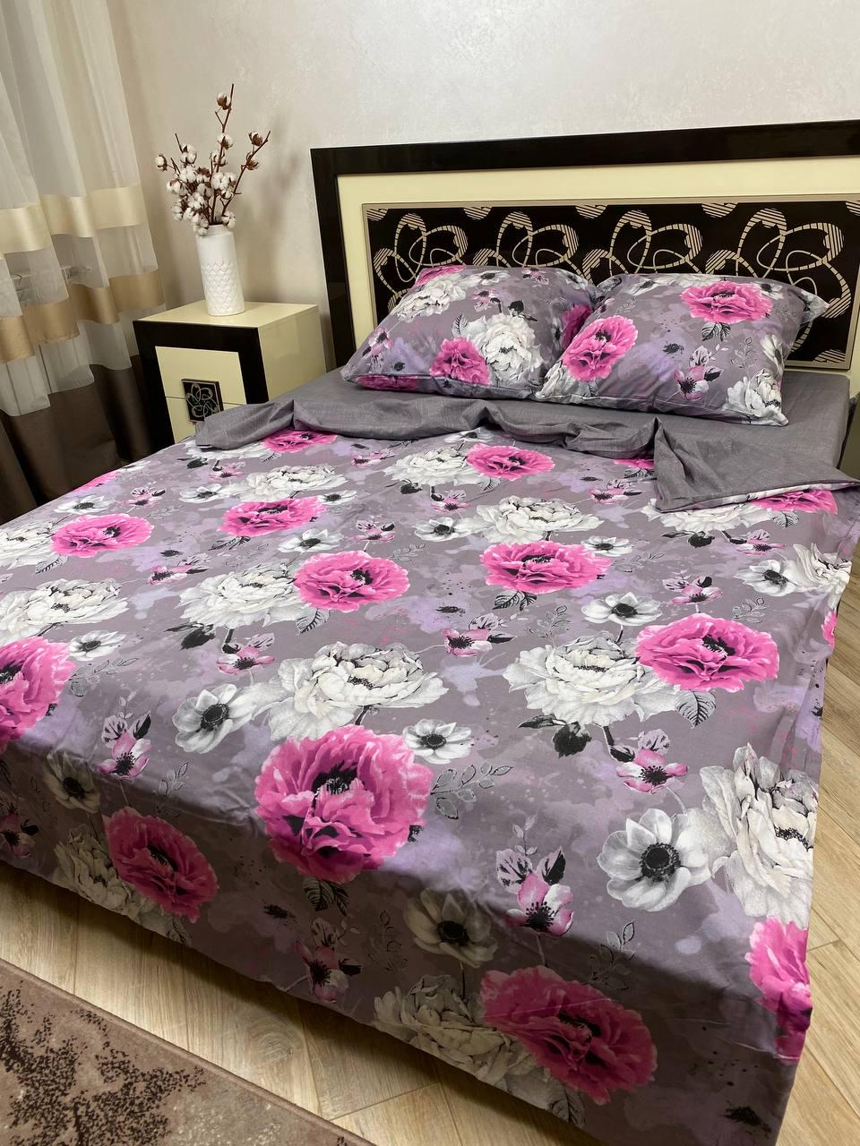 Комплект постельного белья Цветы простынь на резинке евро 180x200х20/50х70 см Серый (13749126)