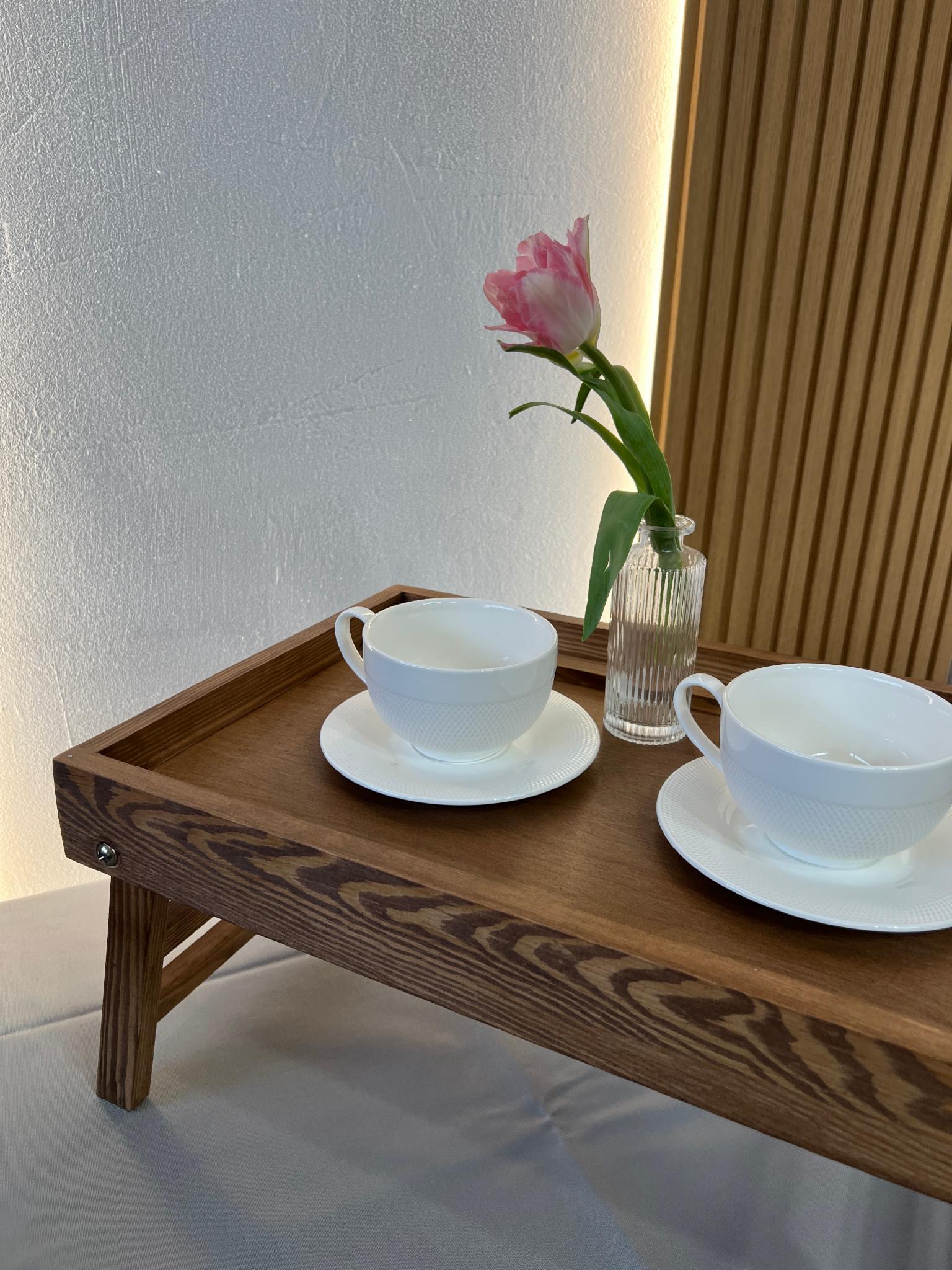 Столик для сніданку дерев'яний Кіпаріс 50х33х25 см Коричневий - фото 2 Столик для сніданку дерев'яний Кіпаріс 50х33х25 см Коричневий - фото 2