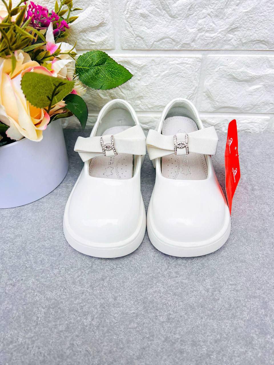 Туфлі класичні для дівчинки Apawwa 1960 р. 31 19 см Білий (1960-5) - фото 2 Туфлі класичні для дівчинки Apawwa 1960 р. 31 19 см Білий (1960-5) - фото 2