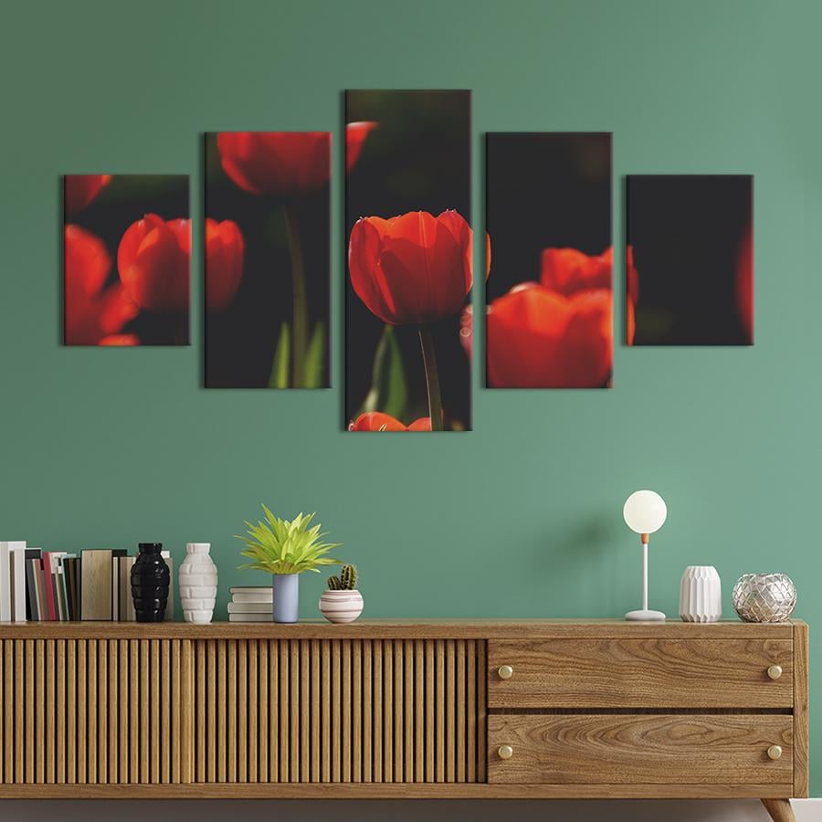 Картина на холсте Цветущие красные тюльпаны 112x54 см (908-52)