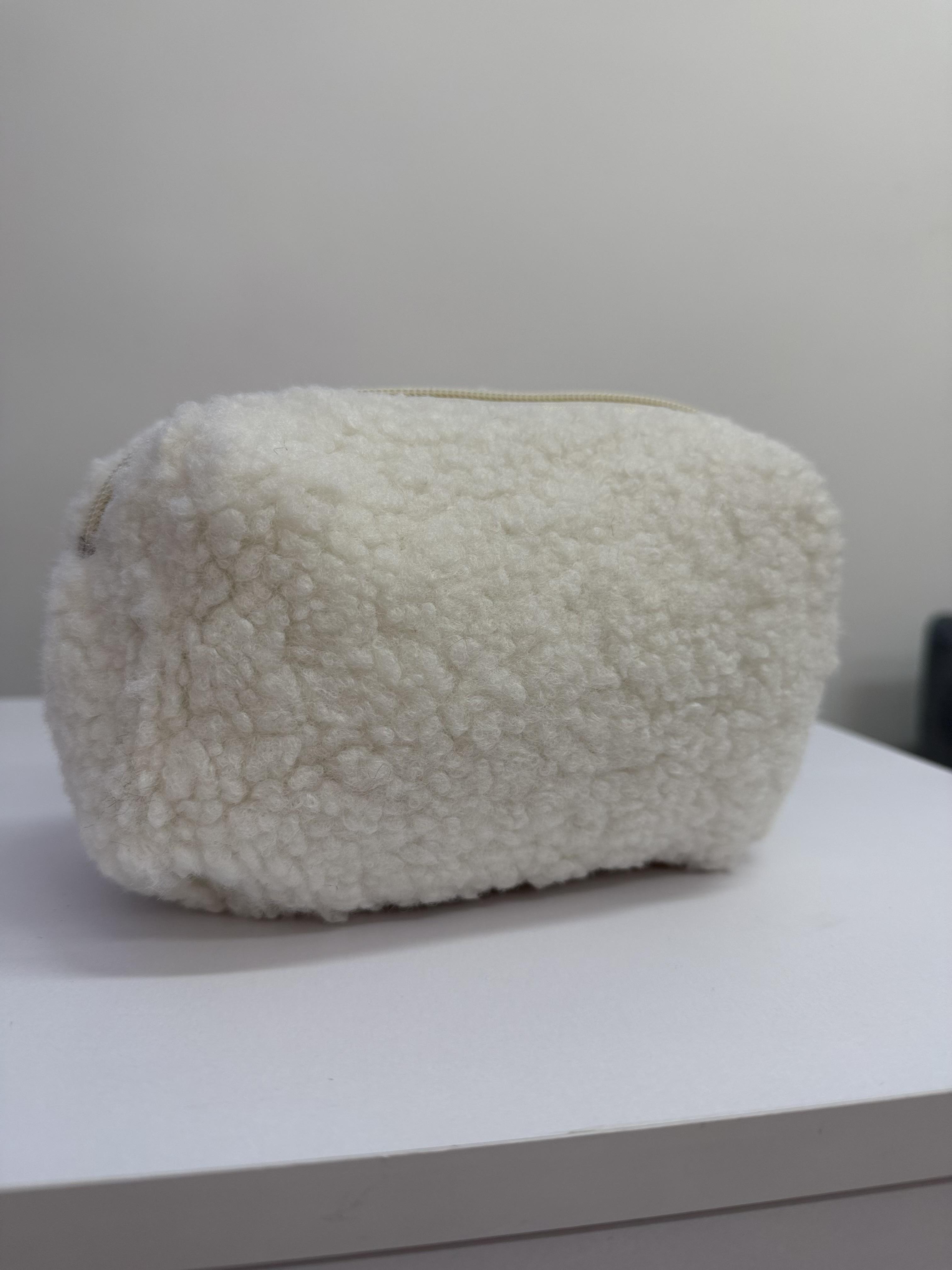 Косметичка-хмаринка Teddy Молочний