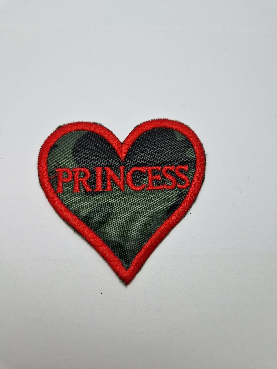 Нашивка термонаклейка сердце текстильная с надписью Princess 7x7,3 см Хаки с красным (1984030512)