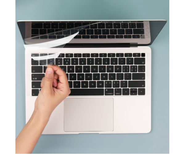 Противоударная гидрогелевая пленка Hydrogel Film для Apple MacBook Pro 13 2020 Mi A2237 (210.02х300.27), Transparent - фото 2 Противоударная гидрогелевая пленка Hydrogel Film для Apple MacBook Pro 13 2020 Mi A2237 (210.02х300.27), Transparent - фото 2