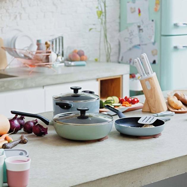 Ковш BergHOFF с антипригарным покрытием Leo Sage 18 см 1,9 л (3950372) - фото 5 Ковш BergHOFF с антипригарным покрытием Leo Sage 18 см 1,9 л (3950372) - фото 5