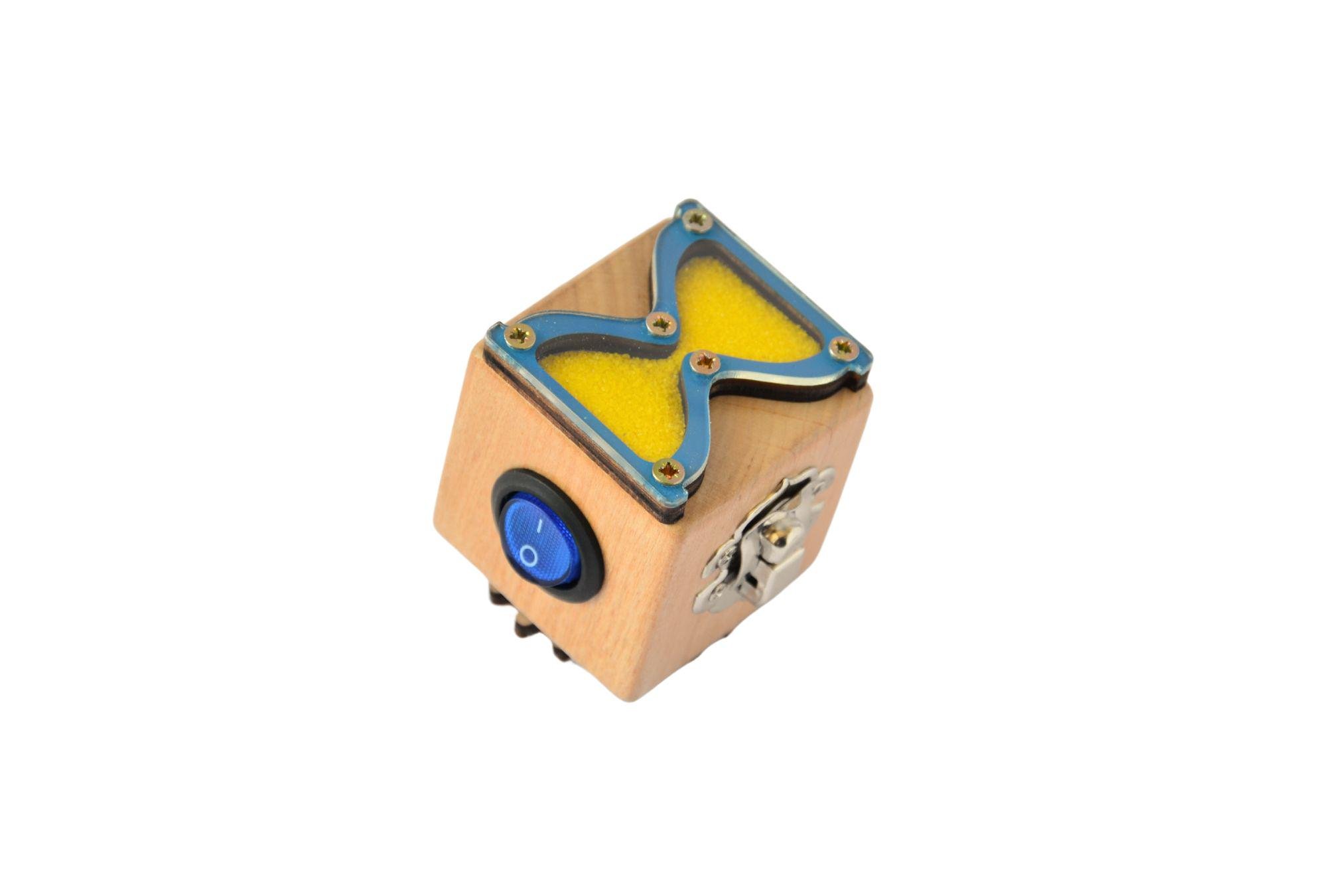 Бизикубик детский KolodaToys с замочками и выключателем 4,5х4,5х4,5 см Разноцветный (4011) - фото 7