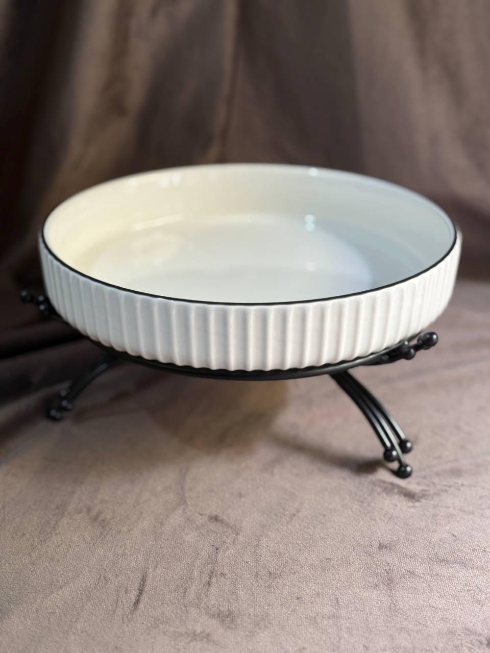 Фруктовница YIWU LB-1571B фарфоровая на металлической подставке 22,5 см Белая с черной (30101752) - фото 1