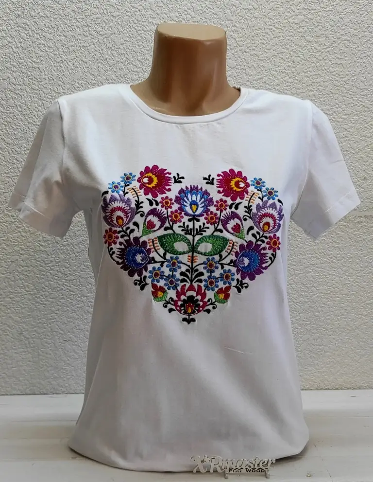 Футболка женская с вышивкой на белом S (0001217)