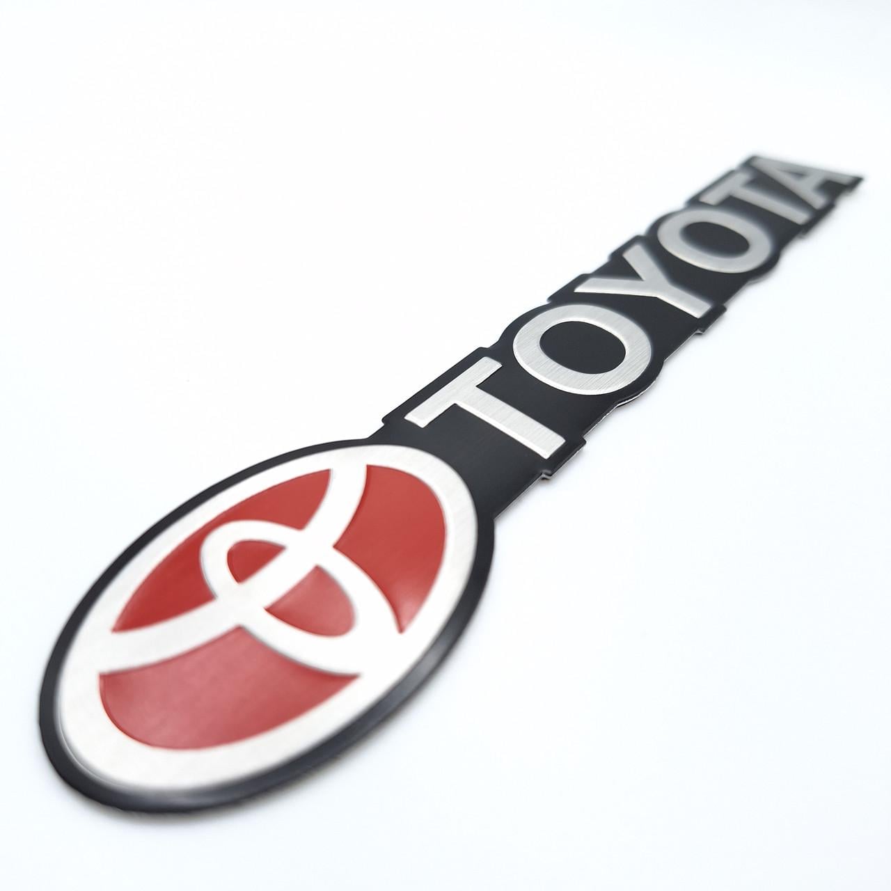 Эмблема алюминиевая Toyota 16х3 см. (2266396653)
