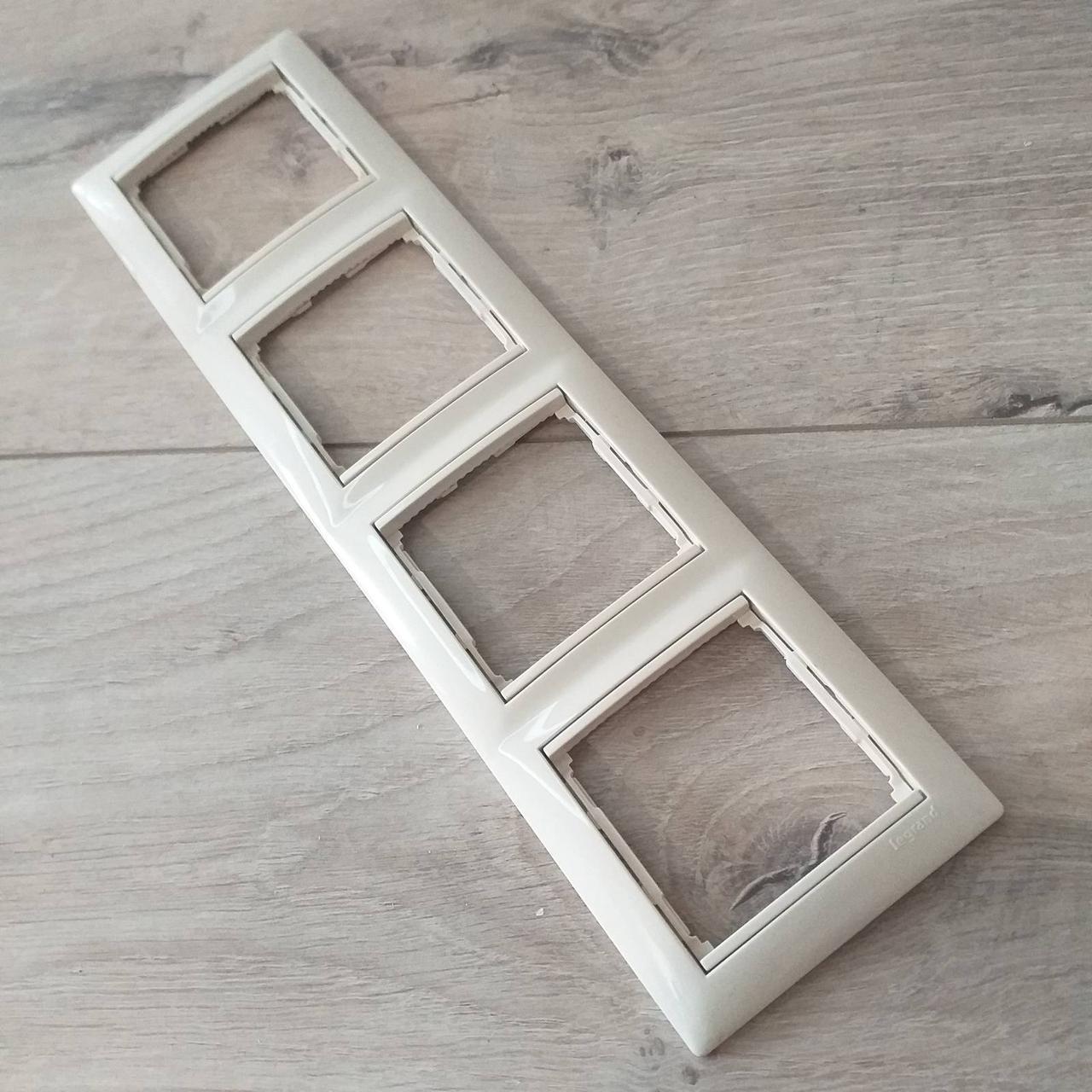 Рамка вертикальна лицьова для розеток/вимикачів Legrand STD M4 30627 4 пости Слонова кістка (KG-7579) Рамка вертикальна лицьова для розеток/вимикачів Legrand STD M4 30627 4 пости Слонова кістка (KG-7579)