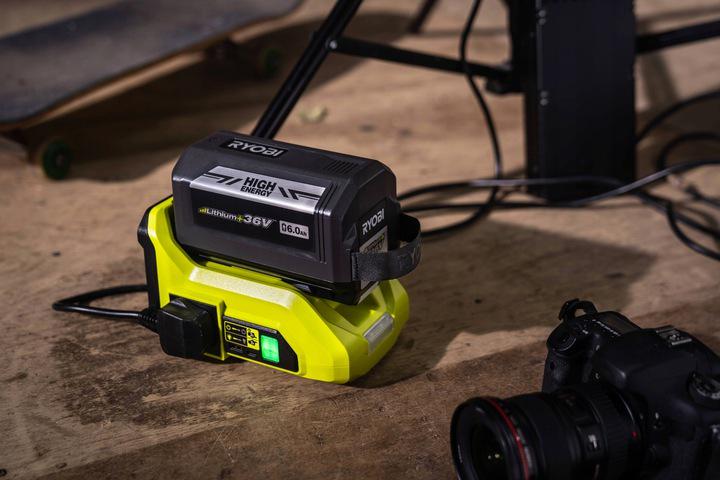 Інвертор напруги акумуляторний RYOBI RY36BI300A-0 MAX POWER 36В 220В 300 Вт/500 Вт пікова без АКБ та ЗП - фото 3