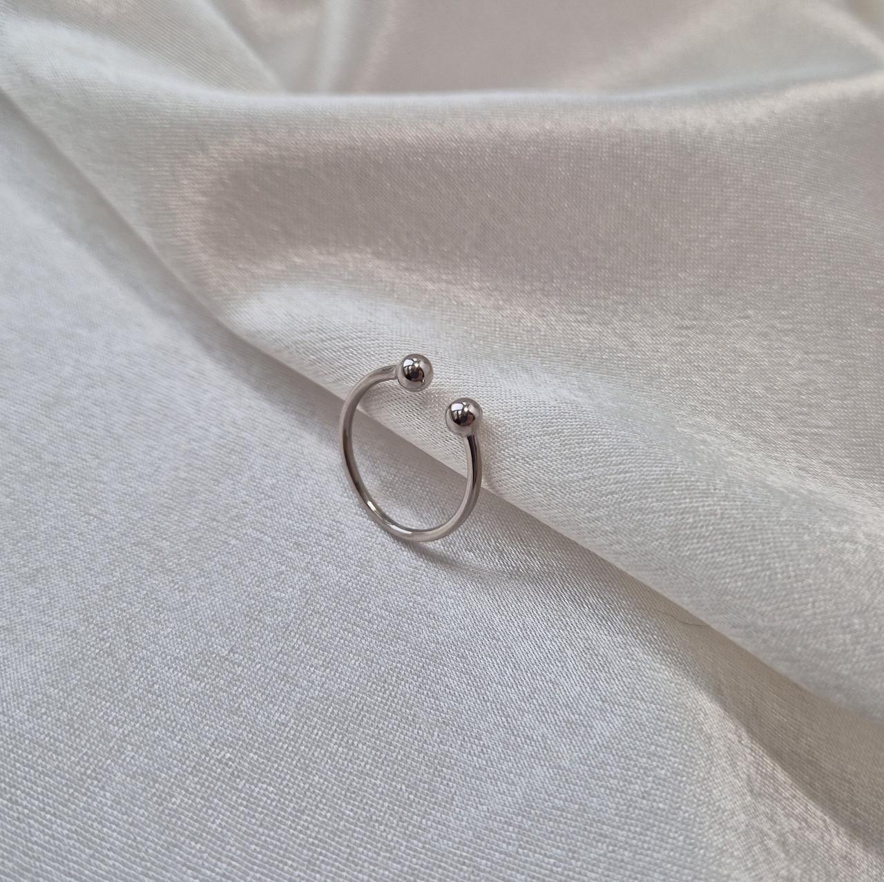 Кольцо без камней шарика серебро 925 пробы родированное 1,11 г р. 15-15,5 (вс373р)