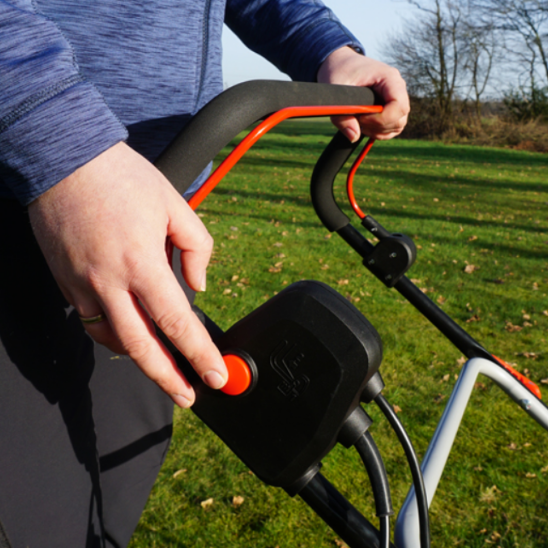 Скарификатор-аэратор HECHT 1848 электрический 1800 Вт (HTC-1848) - фото 8 Скарификатор-аэратор HECHT 1848 электрический 1800 Вт (HTC-1848) - фото 8