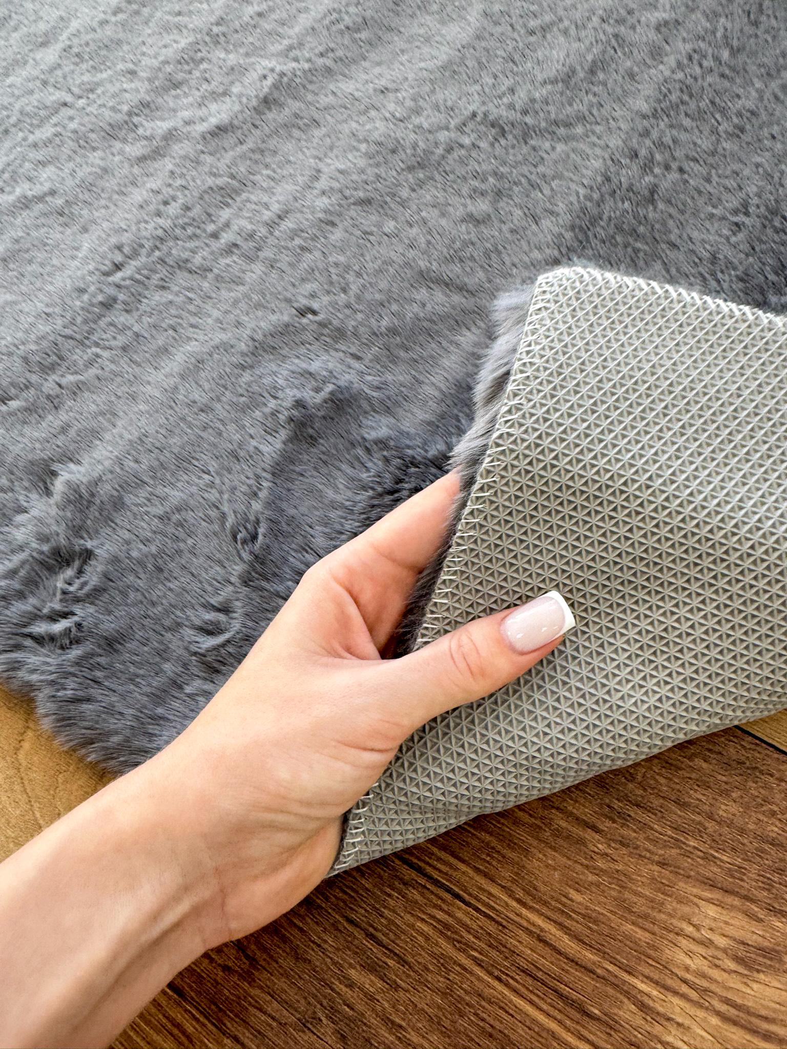 Килим прямокутний зі штучного хутра кролика 60х110 см Графітовий - фото 2 Килим прямокутний зі штучного хутра кролика 60х110 см Графітовий - фото 2