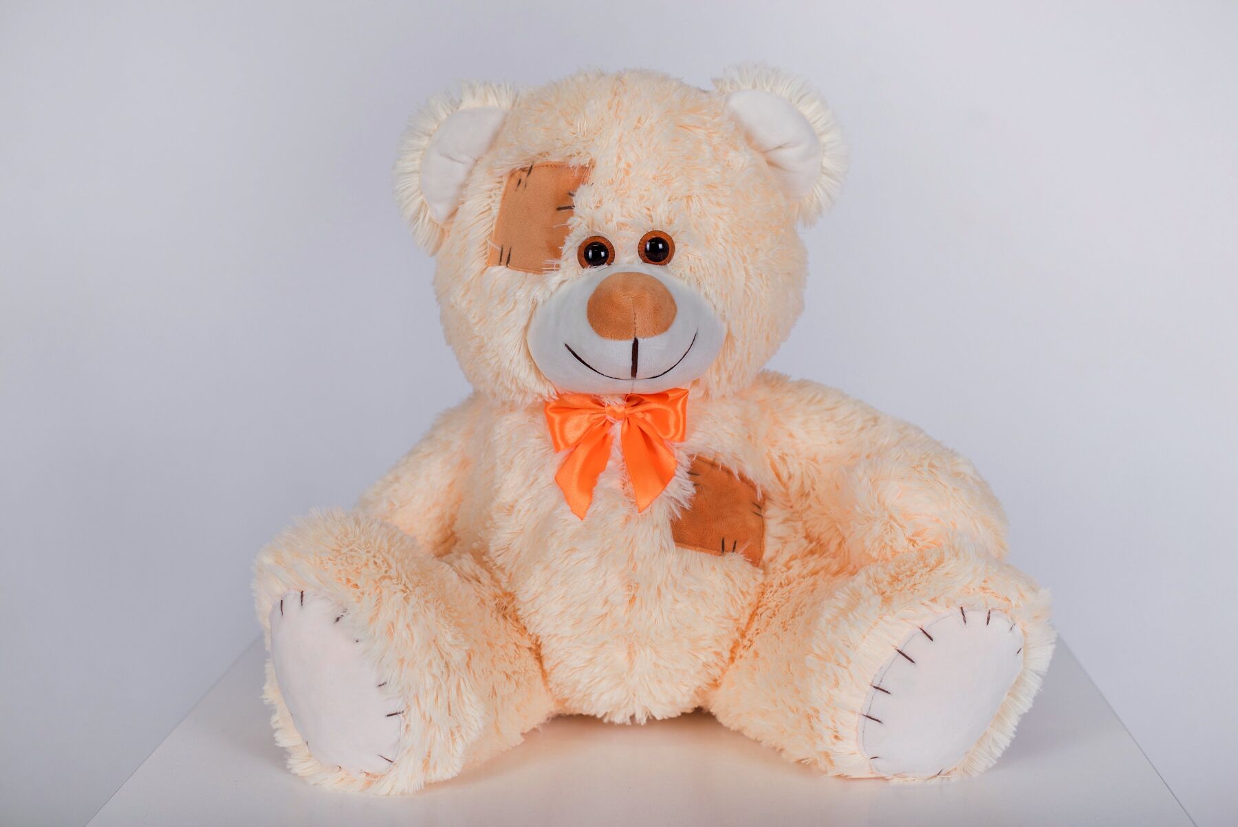 Мишка с латками плюшевый Yarokuz Теодор 65 см Персиковый