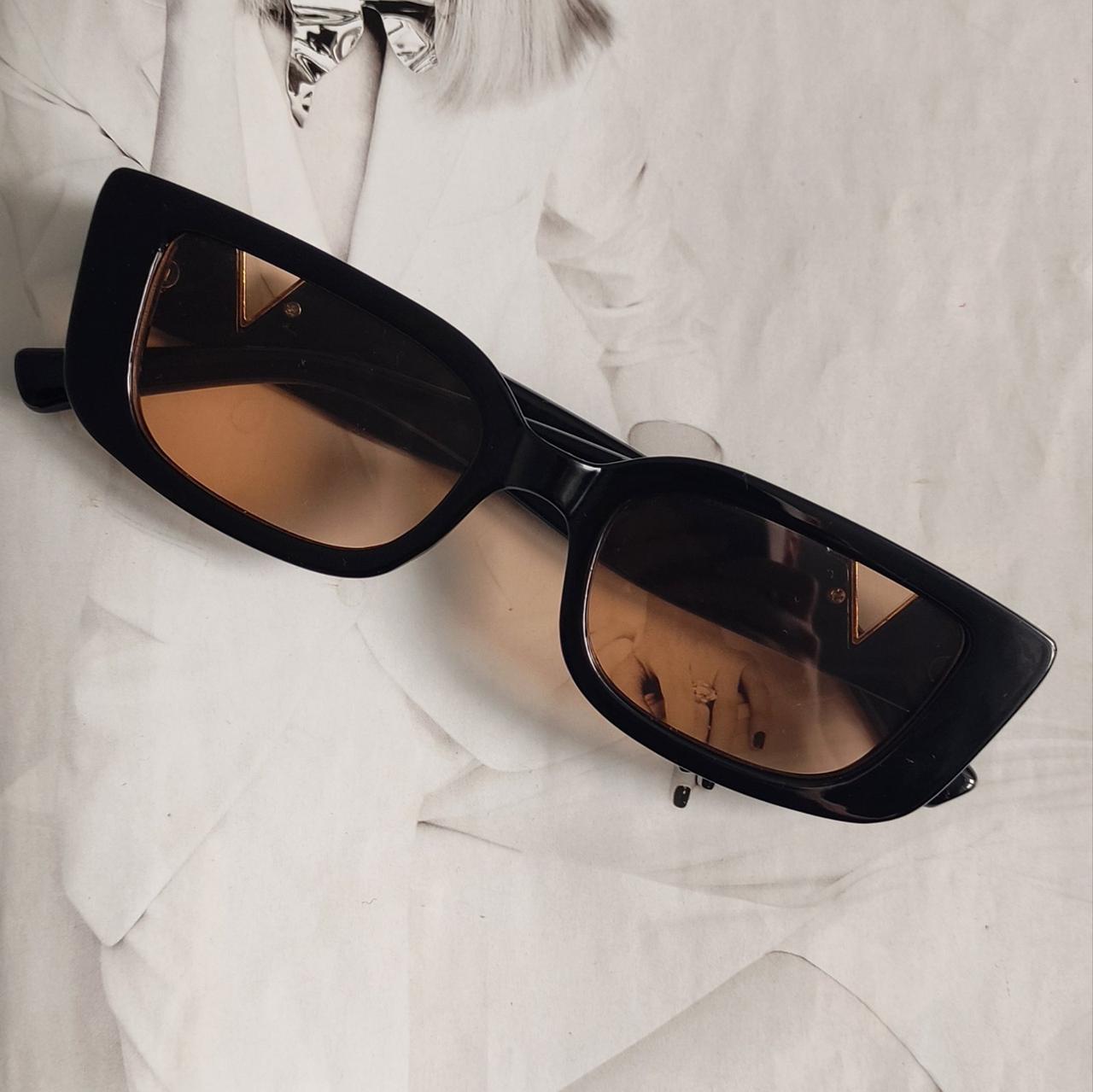 Солнцезащитные очки женские с V-образным декором Черный с персиковым (43558)