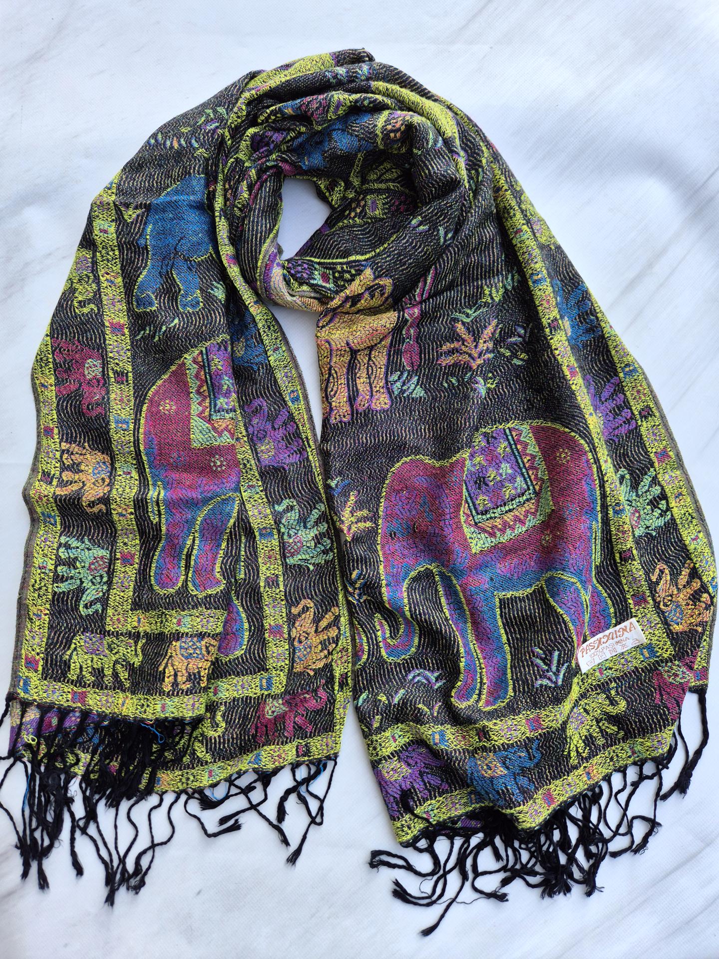 Шарф-палантин женский весна-осень в рисунок слонов с кистями 180х66 см Разноцветный (15910) Шарф-палантин женский весна-осень в рисунок слонов с кистями 180х66 см Разноцветный (15910)