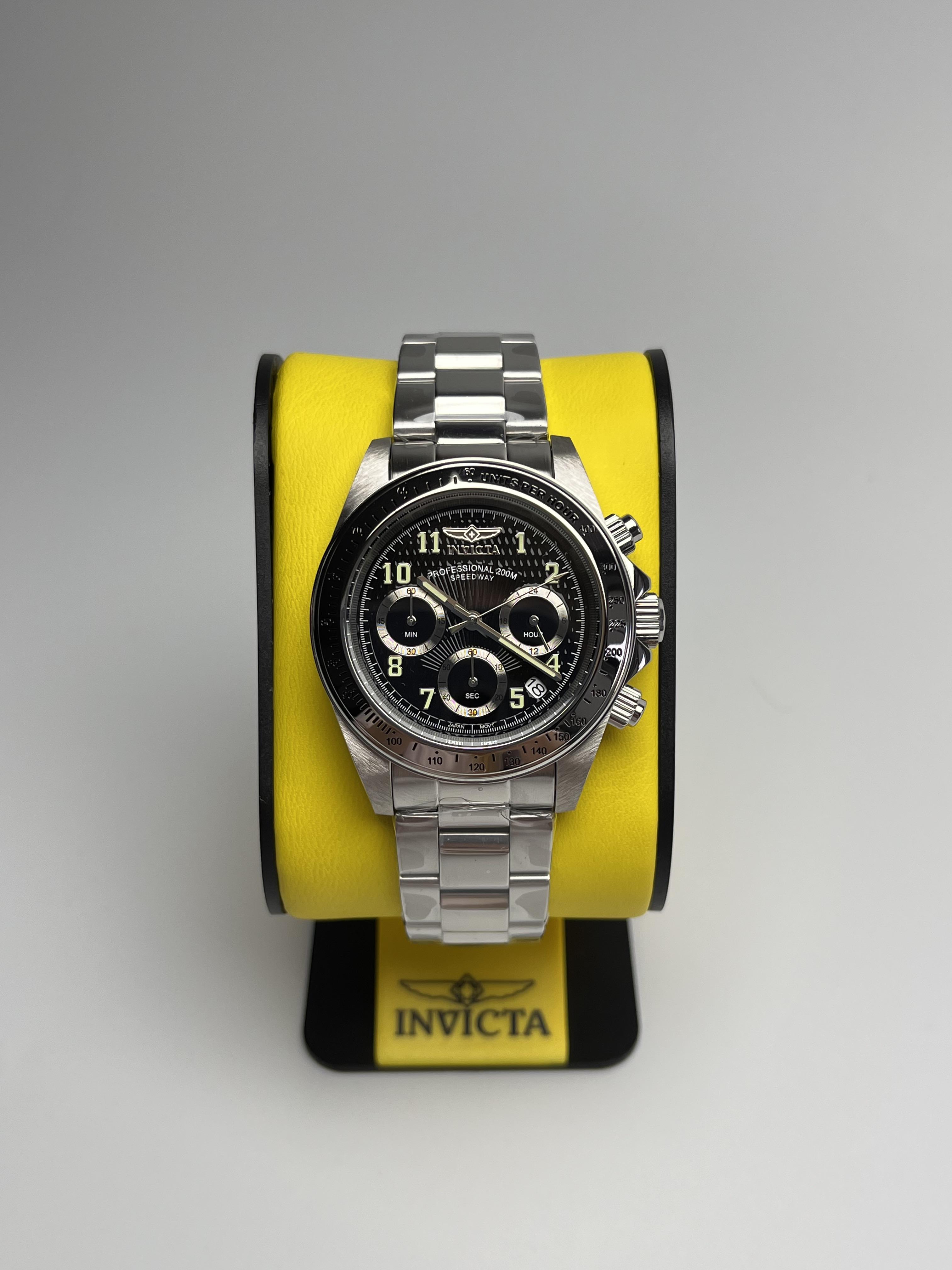 Наручний годинник чоловічий Invicta 17025 Chronograph (27208600) - фото 2 Наручний годинник чоловічий Invicta 17025 Chronograph (27208600) - фото 2