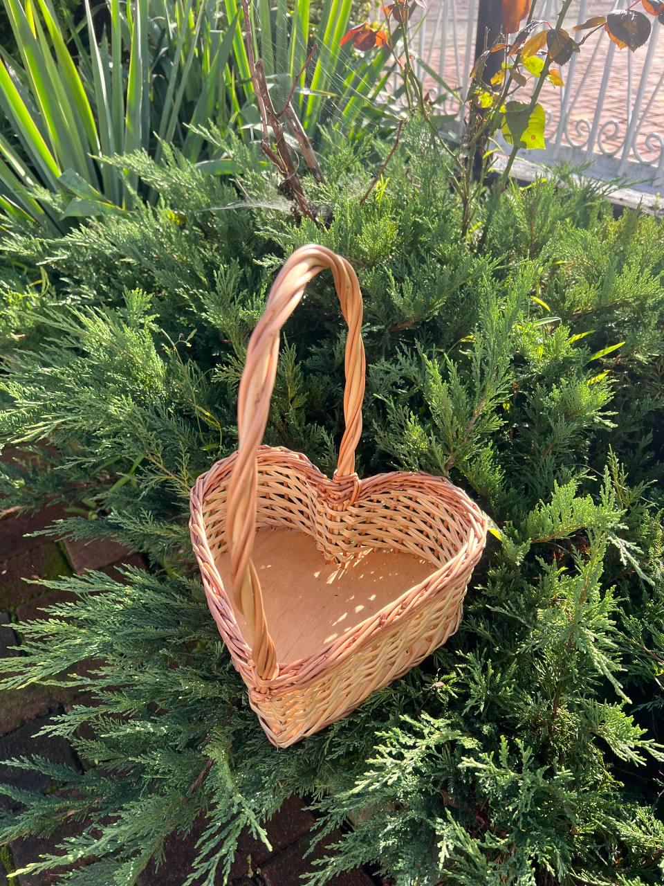 Корзина плетеная из лозы в форме сердца Сімейний Затишок - фото 2 Корзина плетеная из лозы в форме сердца Сімейний Затишок - фото 2