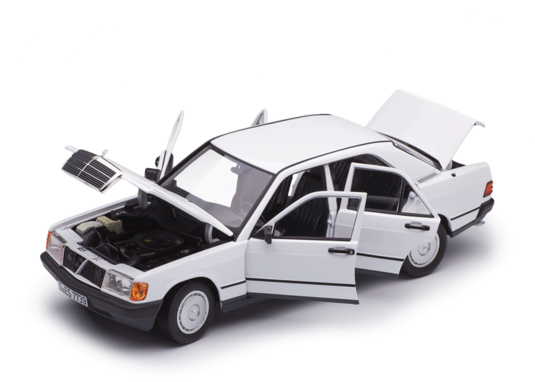 Модель автомобиля 1:18 Norev Mercedes-Benz 190E W201 White (183820) - фото 3 Модель автомобиля 1:18 Norev Mercedes-Benz 190E W201 White (183820) - фото 3