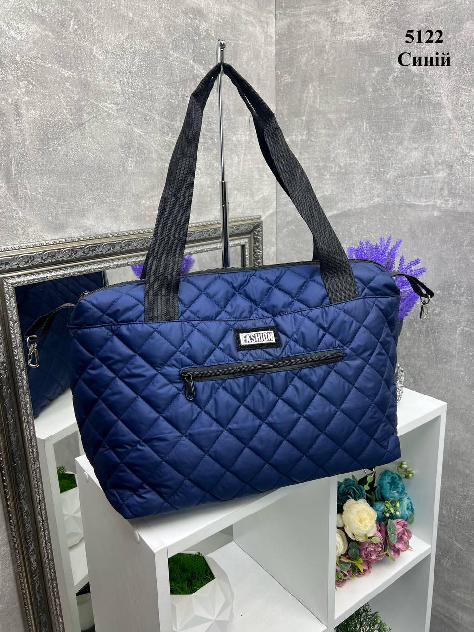 Сумка женская на плечо дорожная стеганная из плащевой ткани 41х25х15 см Синий (2070278461) - фото 5 Сумка женская на плечо дорожная стеганная из плащевой ткани 41х25х15 см Синий (2070278461) - фото 5