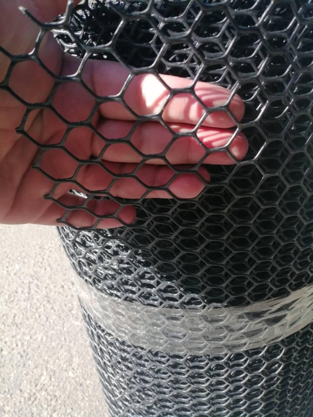 Сетка пластиковая для забора Fusion 2х30 м ячейка 20х20 мм Черный - фото 2 Сетка пластиковая для забора Fusion 2х30 м ячейка 20х20 мм Черный - фото 2