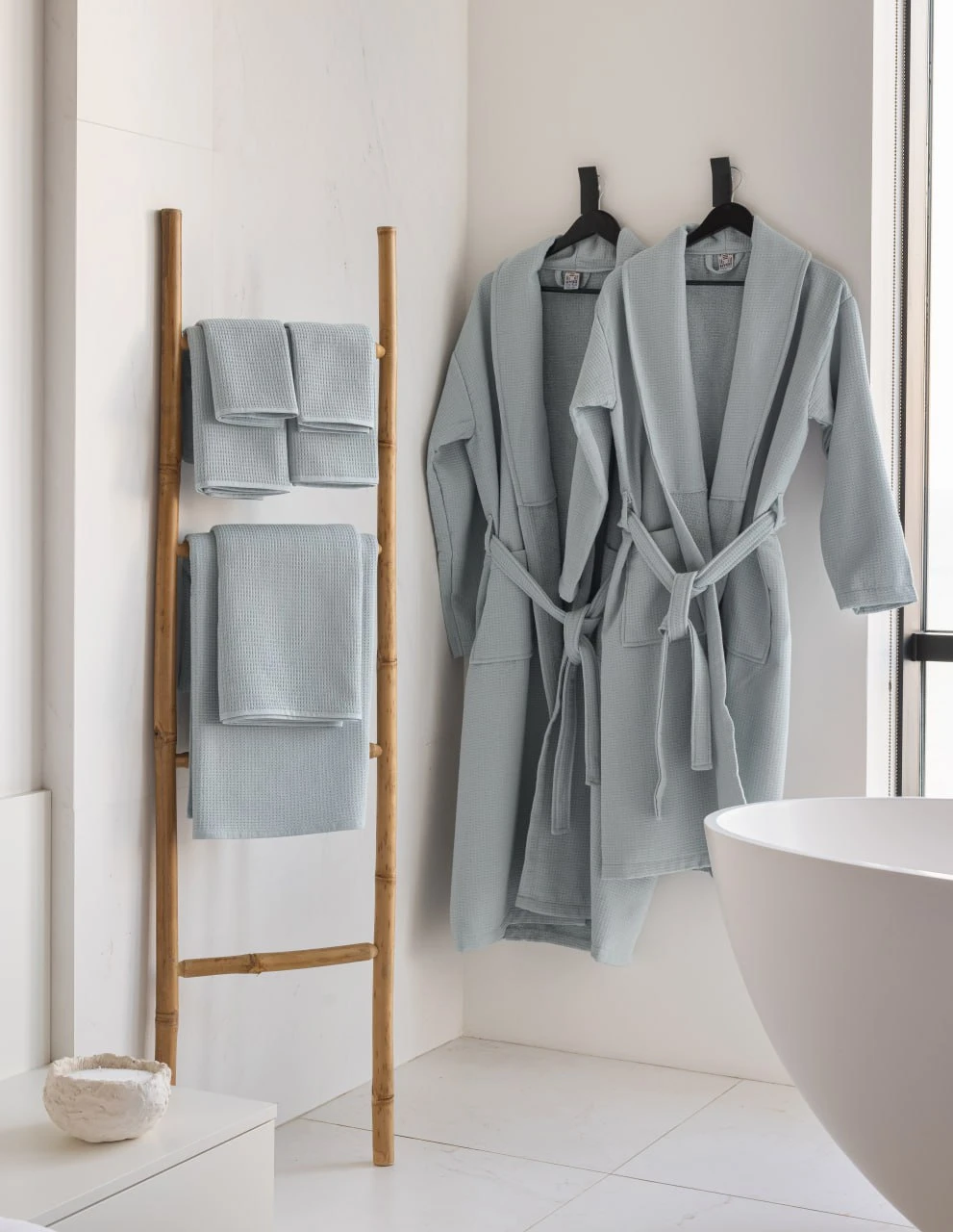 Набор халатов вафельных HYGG S-M/2XL-3XL и полотенца 30х50 см 2 шт./50х90 см 2 шт./70х140 см/90х150 см Светло-голубой (391975)