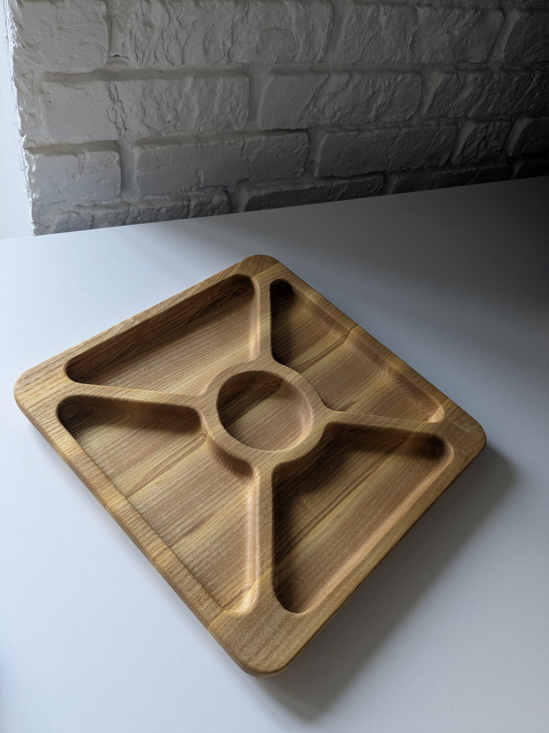 Менажниця квадратна дерев’яна з ясеня на 4 секції і 1 під соус (SP-002)