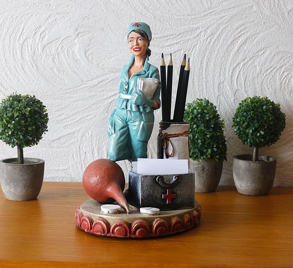 Статуетка Леді Лікар - візитниця 22 см Гранд Презент ВП809 - фото 1 Статуетка Леді Лікар - візитниця 22 см Гранд Презент ВП809 - фото 1