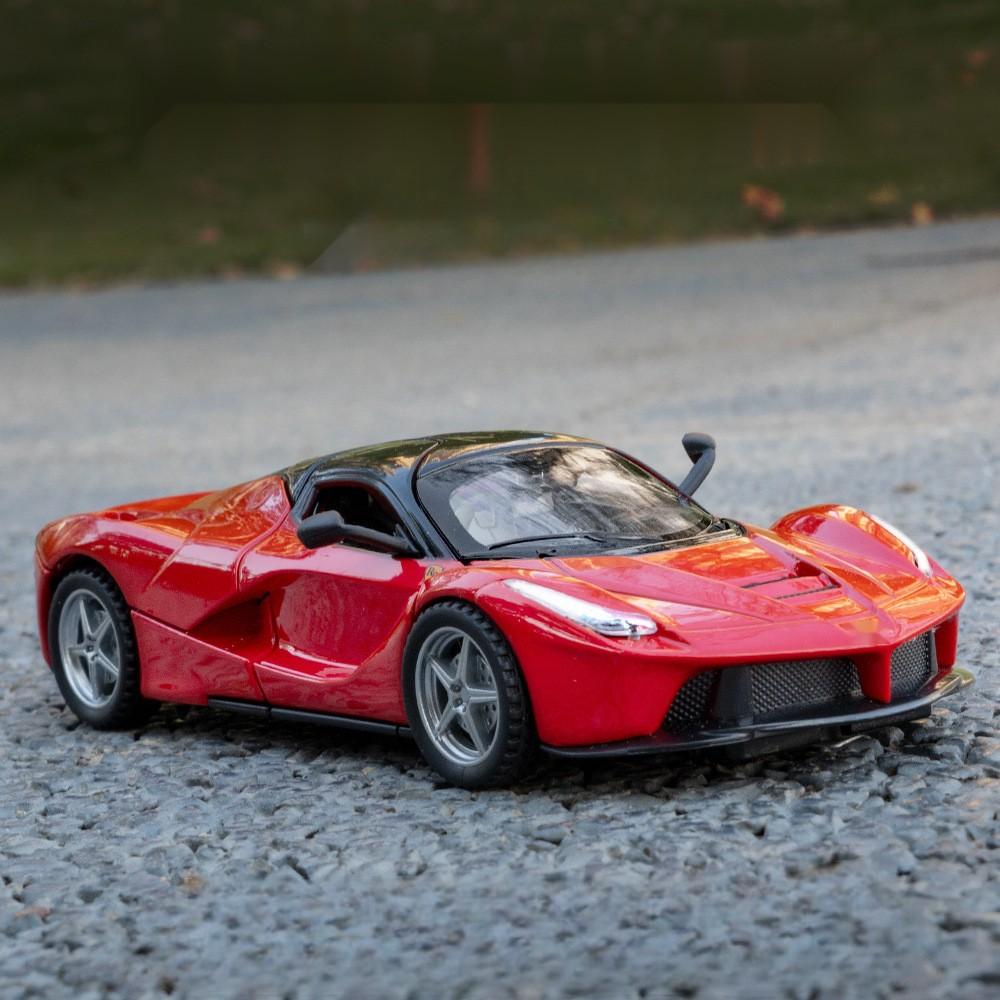 Машина колекційна Ferrari LaFerrari металева з інерційним механізмом/світлом/звуком 1:32 Червоний (32163) - фото 2 Машина колекційна Ferrari LaFerrari металева з інерційним механізмом/світлом/звуком 1:32 Червоний (32163) - фото 2