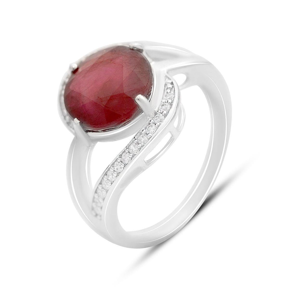 Кольцо серебряное с натуральным рубином овальной формы р. 18