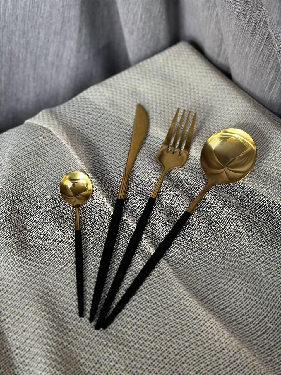 Набор столовых приборов Yiwu HP-20-46 24 пр. на 6 персон Черно-золотистый (25252638)