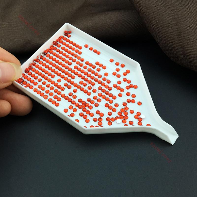 Комплект инструментов с органайзером лейкой и светловым стилусом 77 елементов для алмазной вышивки (skl-compl26) - фото 9 Комплект инструментов с органайзером лейкой и светловым стилусом 77 елементов для алмазной вышивки (skl-compl26) - фото 9