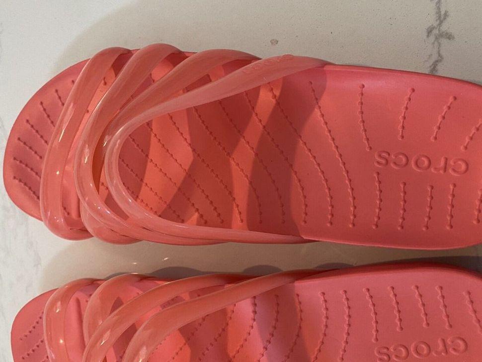 Шльопанці жіночі утеплені Crocs Splash Glossy Strappy Sandal Neon Watermelon р. 37-38 Помаранчевий (14841) - фото 5 Шльопанці жіночі утеплені Crocs Splash Glossy Strappy Sandal Neon Watermelon р. 37-38 Помаранчевий (14841) - фото 5