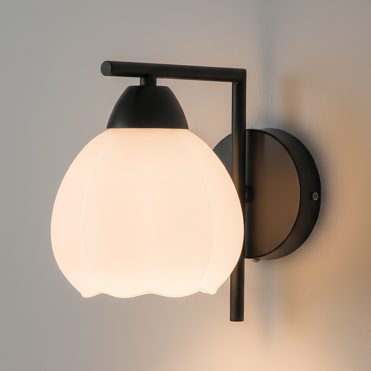 Бра Valeso с фигурным плафоном под лампу Е27 Черный (BD662-1 BK)