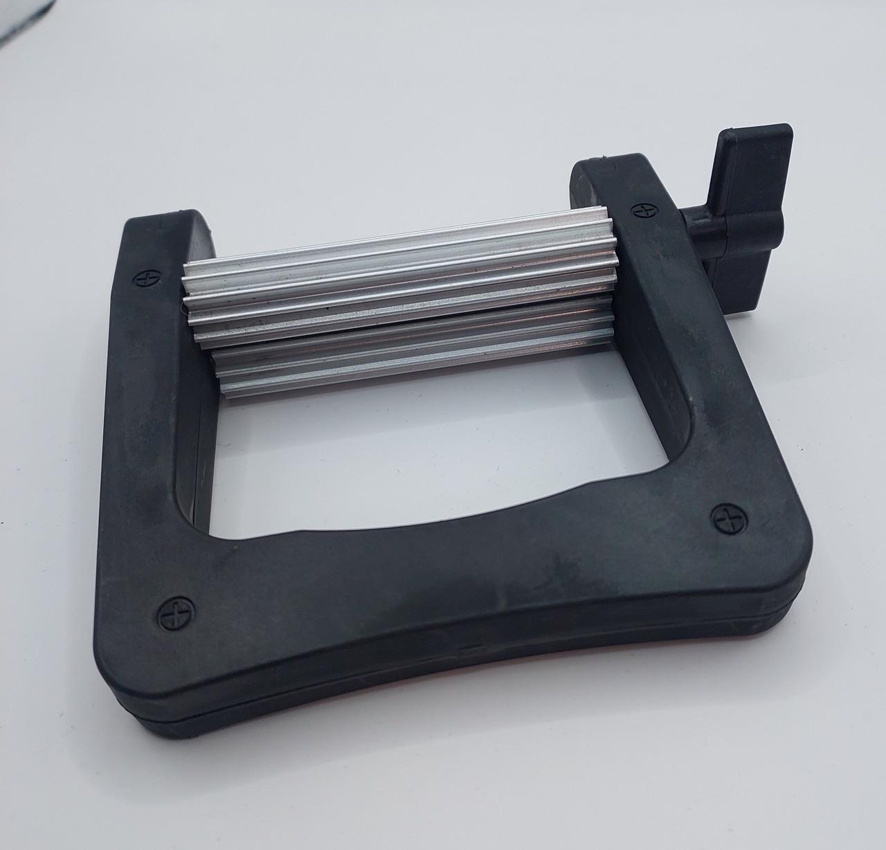 Пресс для выдавливания краски из тюбика ДенІС professional из прочного пластика Черный (1453070098) - фото 2 Пресс для выдавливания краски из тюбика ДенІС professional из прочного пластика Черный (1453070098) - фото 2