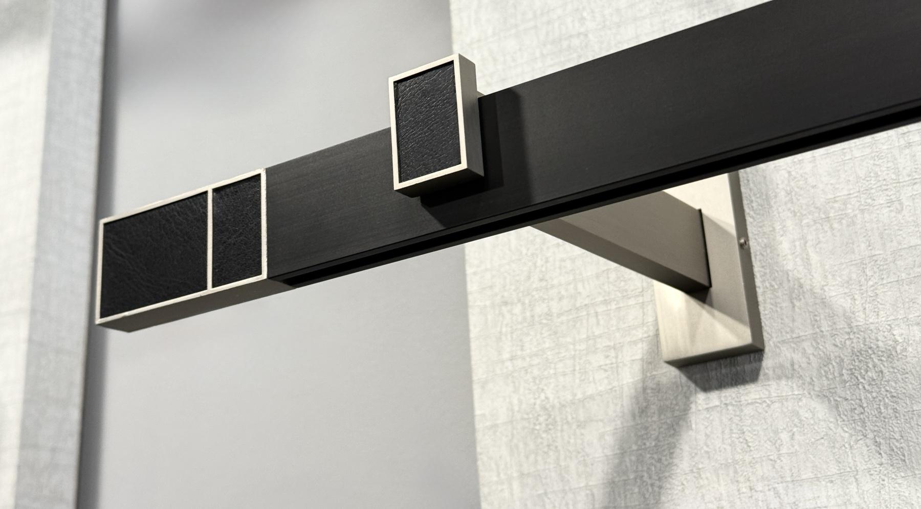 Насадка на кронштейн MARCIN DECOR Скарлайн Сталь/Черная кожа - фото 2 Насадка на кронштейн MARCIN DECOR Скарлайн Сталь/Черная кожа - фото 2