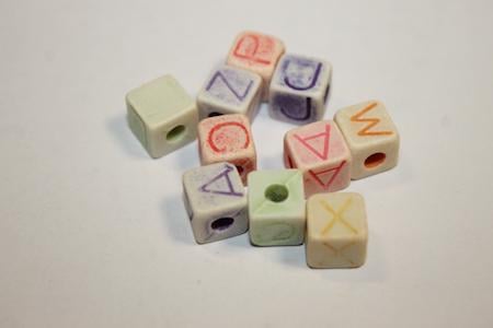 Бусины для браслетов Алфавит 7х7 мм 10 шт.