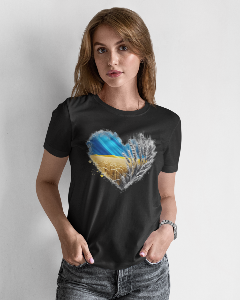 Футболка женская Mishe 21100002 патриотическая с сердцем XL Черный (21100002_15) - фото 1