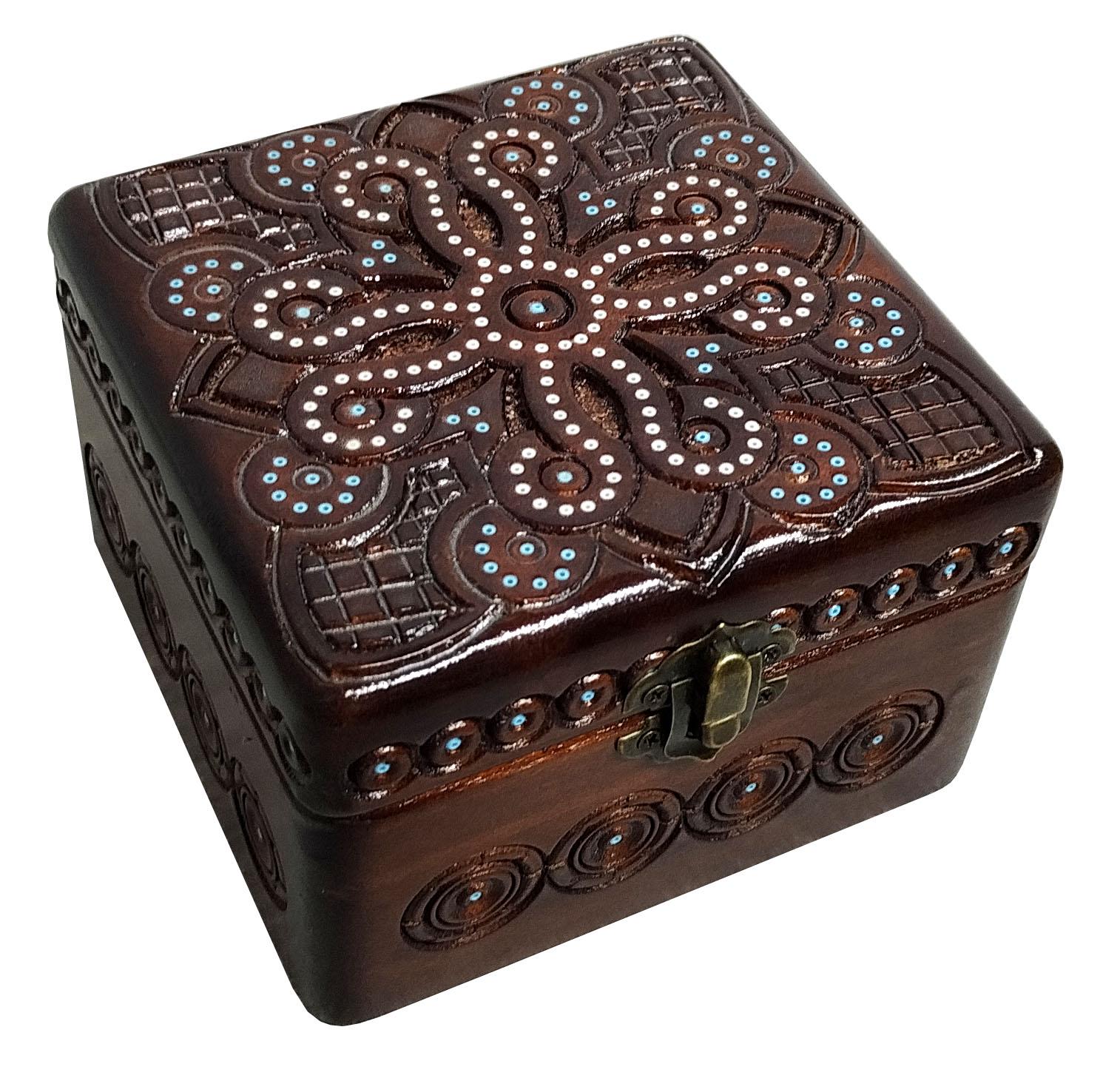 Шкатулка инкрустированная бисером 12x12 см Красное дерево (00186)