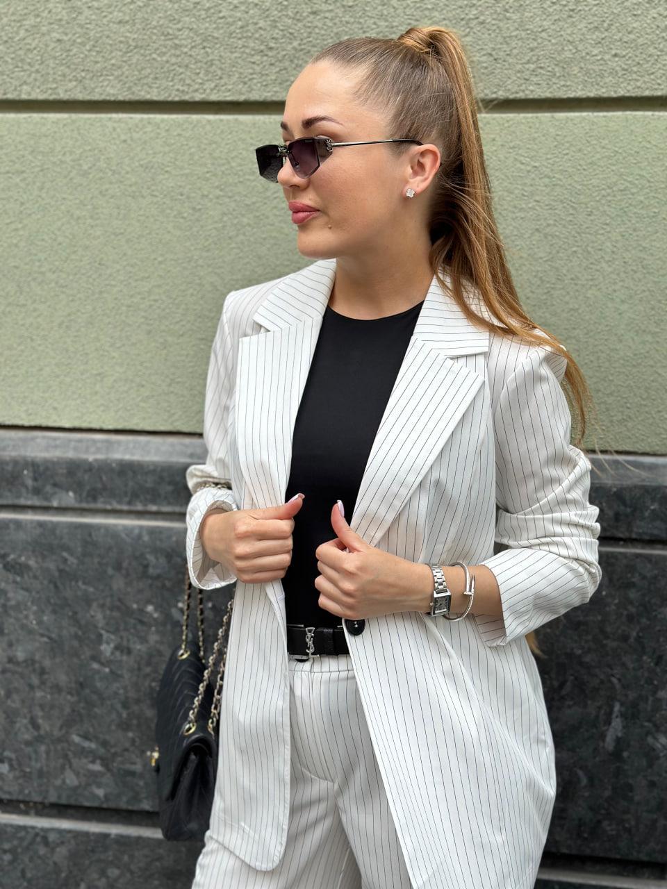 Женский костюм в полосочку пиджак и брюки L Белый - фото 8 Женский костюм в полосочку пиджак и брюки L Белый - фото 8